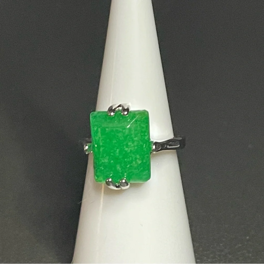 New Handmade Rare Natural Green Jadeite Rectangular Stone Sterling Silver Ring